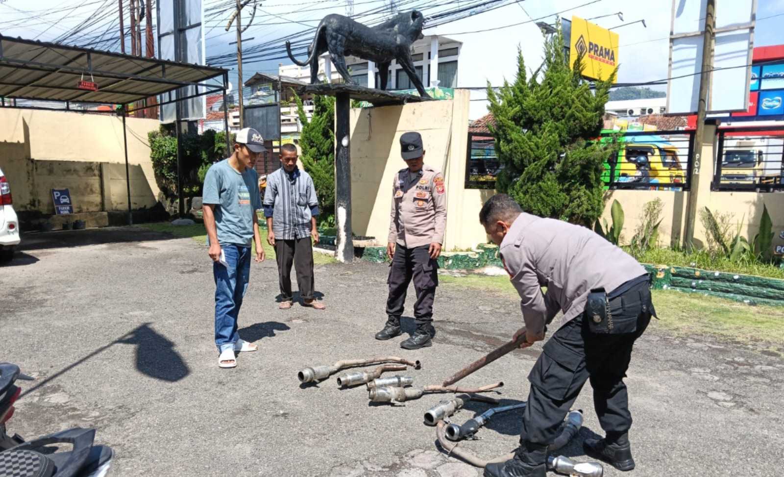 Razia Knalpot Bising di Leles, Enam Motor Diamankan Polisi